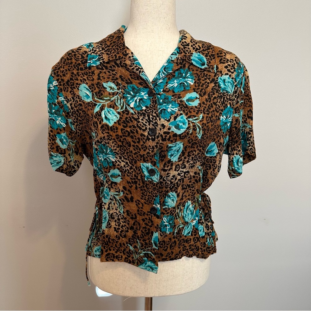 White Stag Blue and Brown Short Sleeve Fitted Blouse with Notched Collar